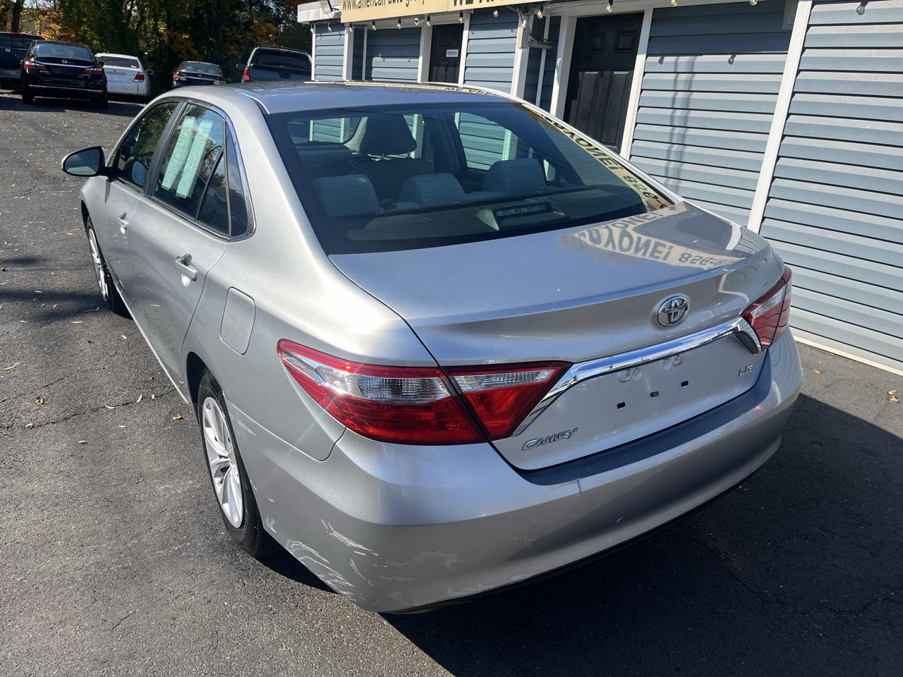 Toyota Camry 4dr Sdn I4 Auto LE (Natl) 2015