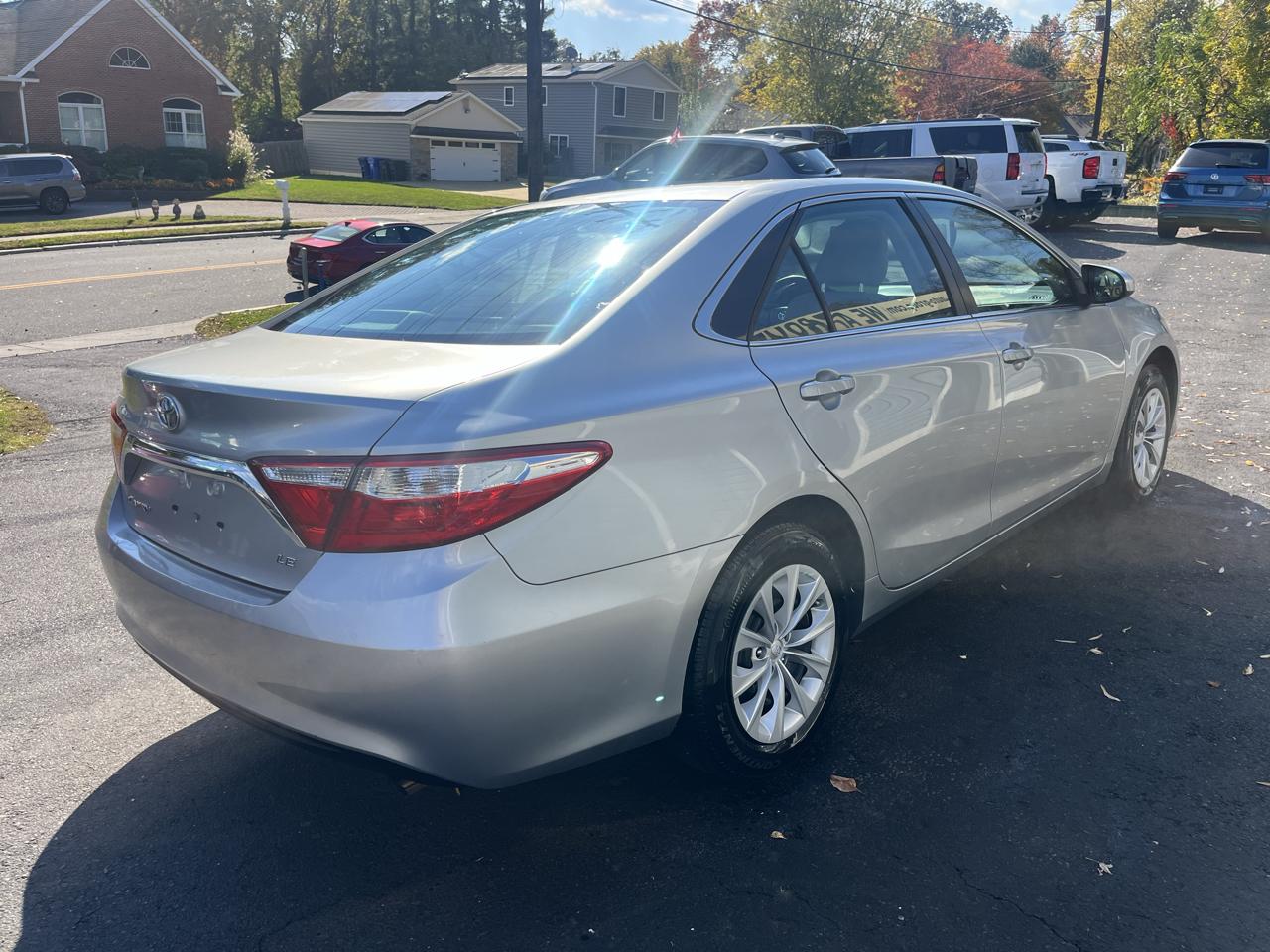Toyota Camry 4dr Sdn I4 Auto LE (Natl) 2015