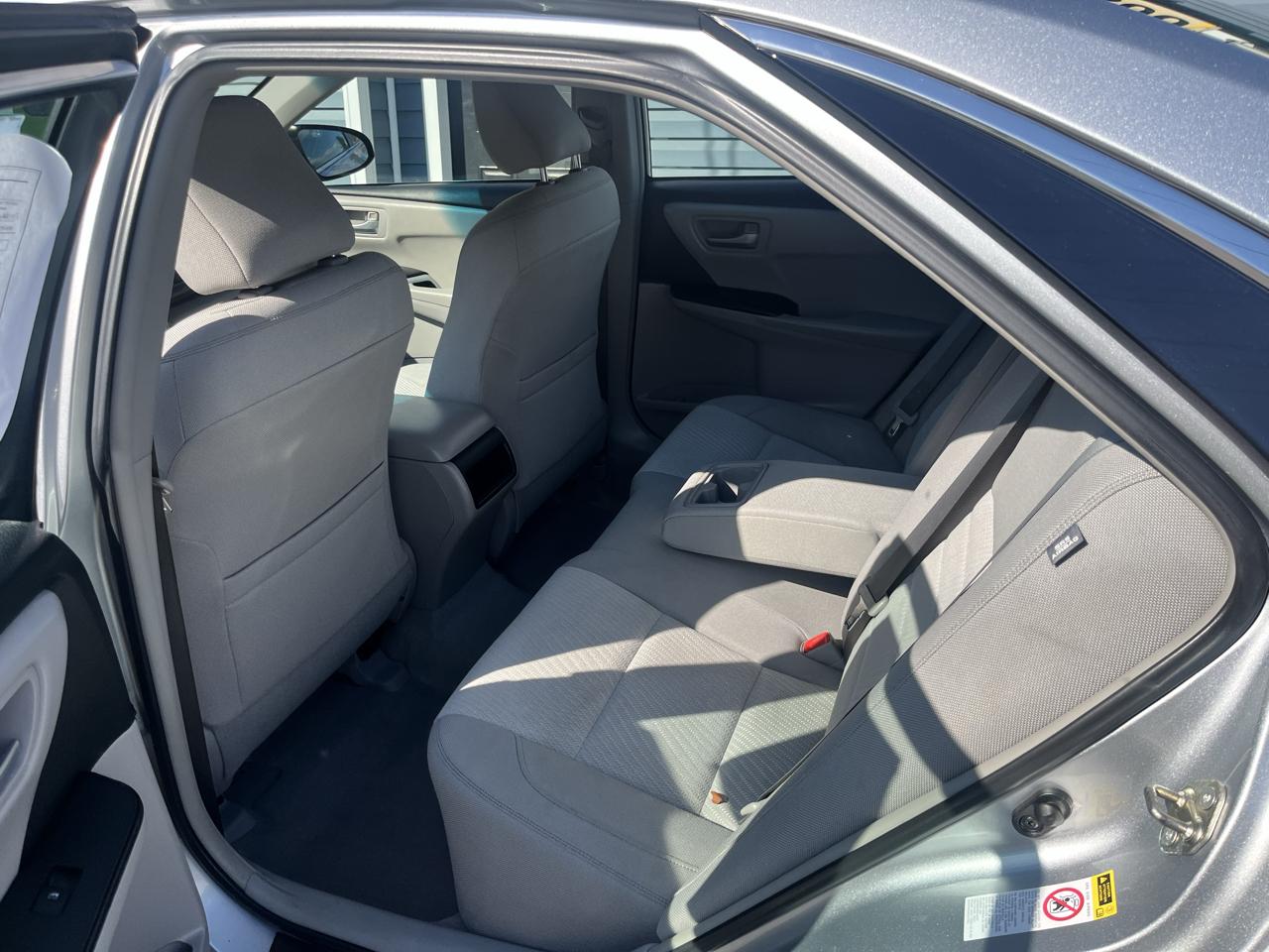 Toyota Camry 4dr Sdn I4 Auto LE (Natl) 2015
