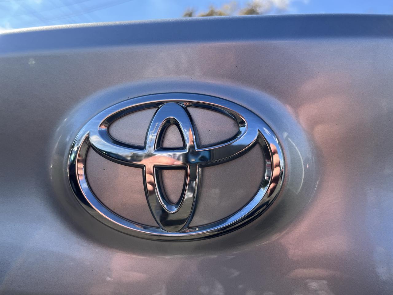 Toyota Camry 4dr Sdn I4 Auto LE (Natl) 2015