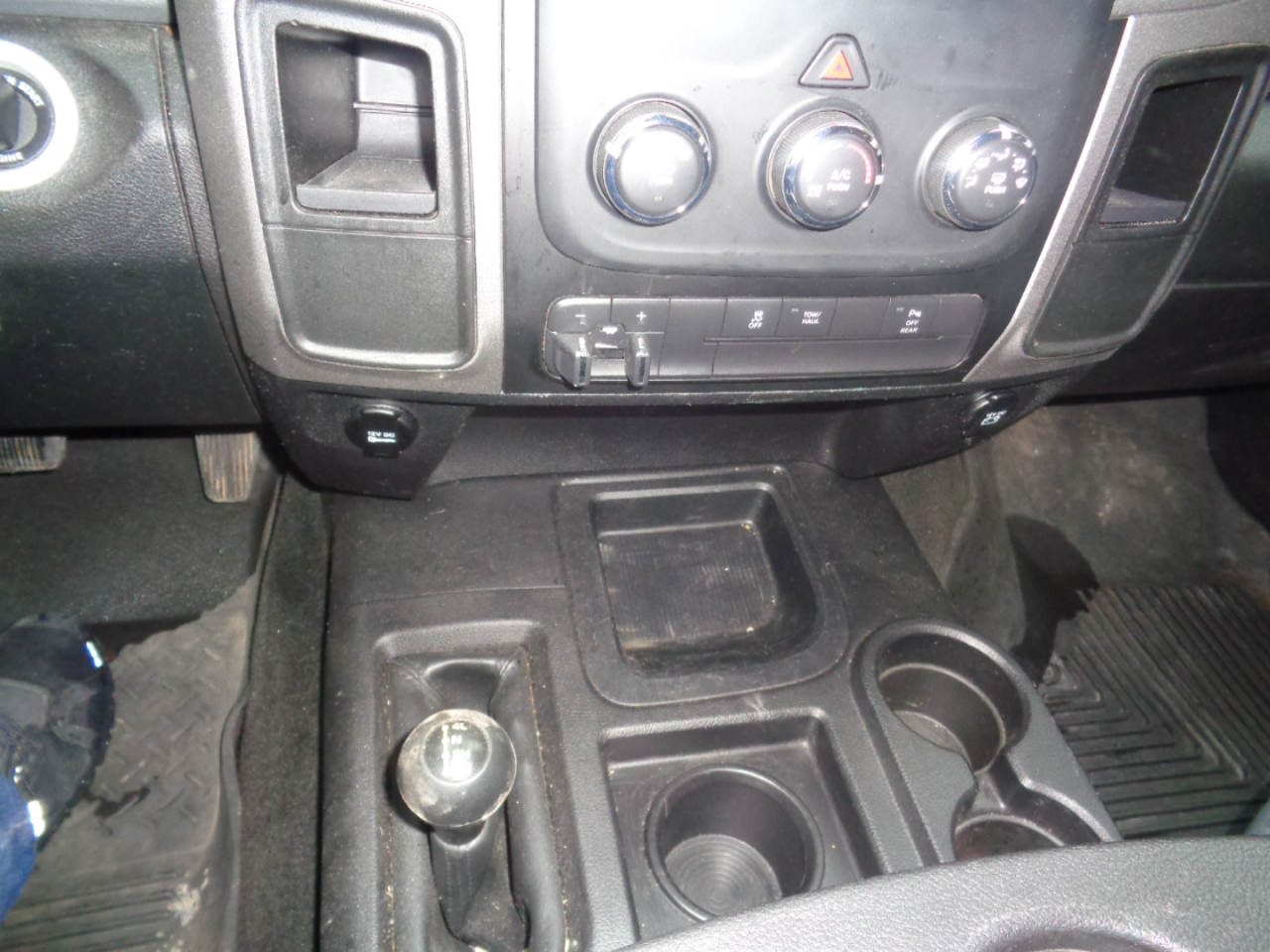 RAM 2500 Tradesman 4x4 Crew Cab 6'4" Box 2017