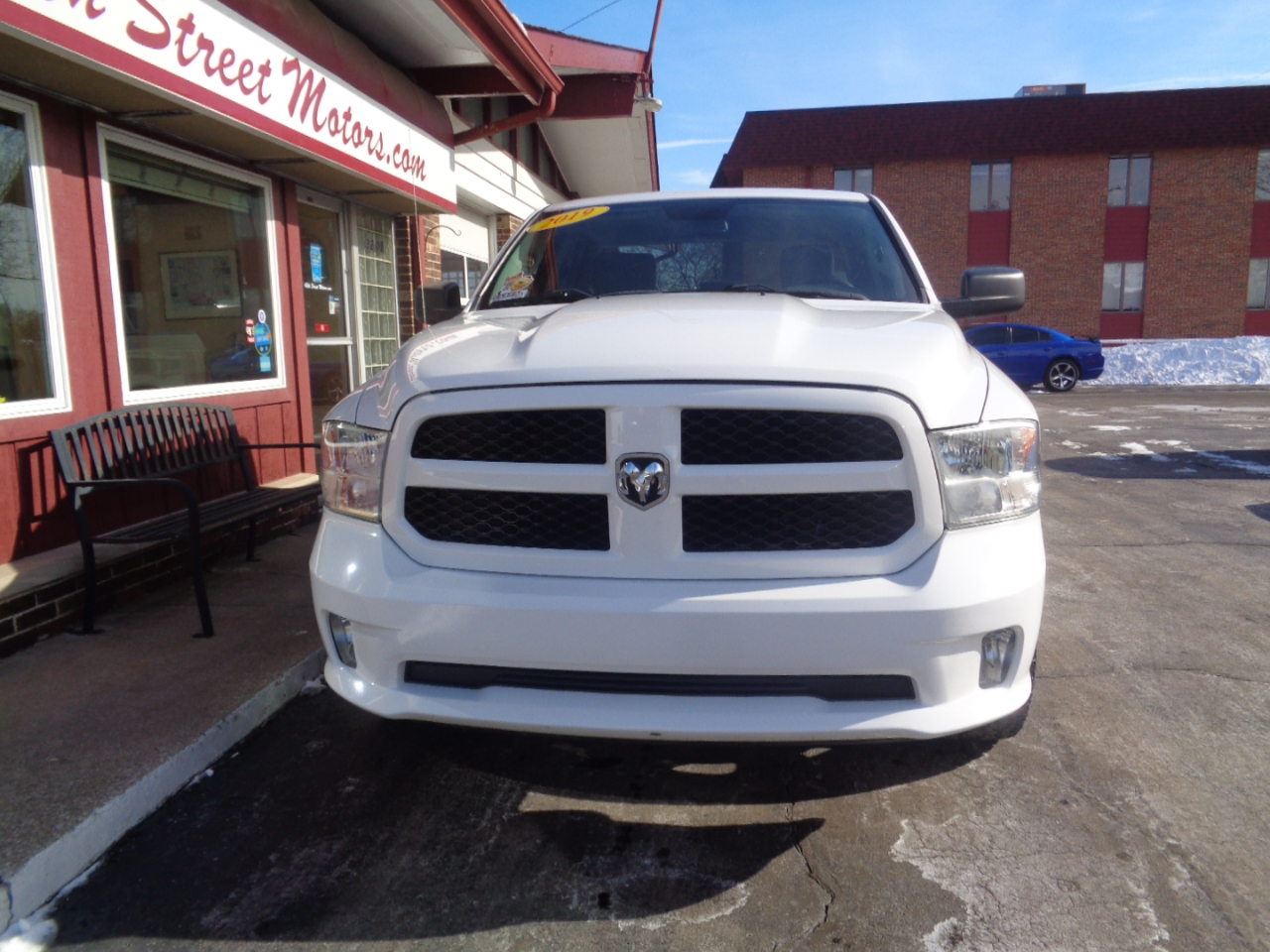 RAM 1500 Classic Express 4x2 Quad Cab 6'4" Box 2019
