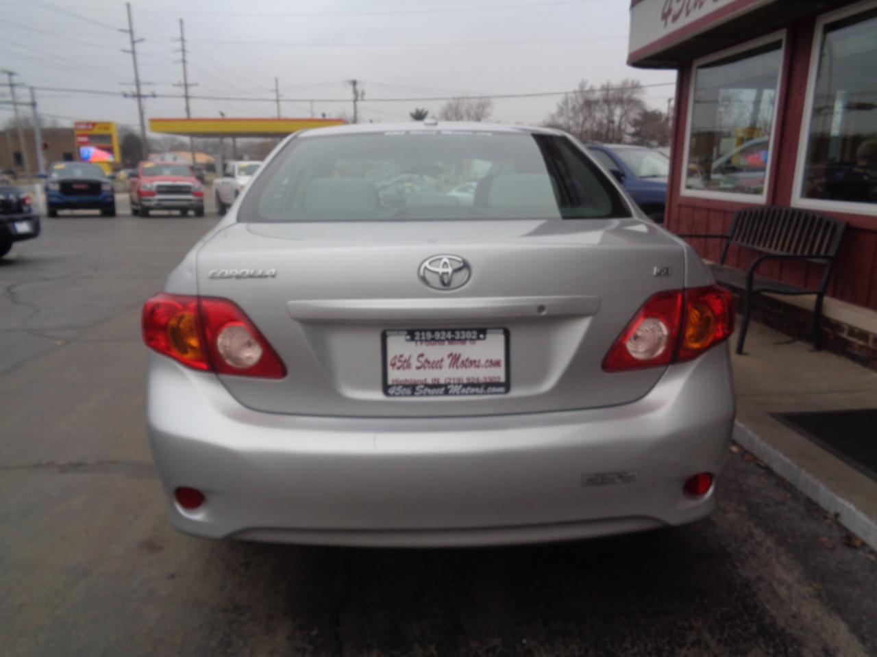 Toyota Corolla 4dr Sdn LE Auto 2010