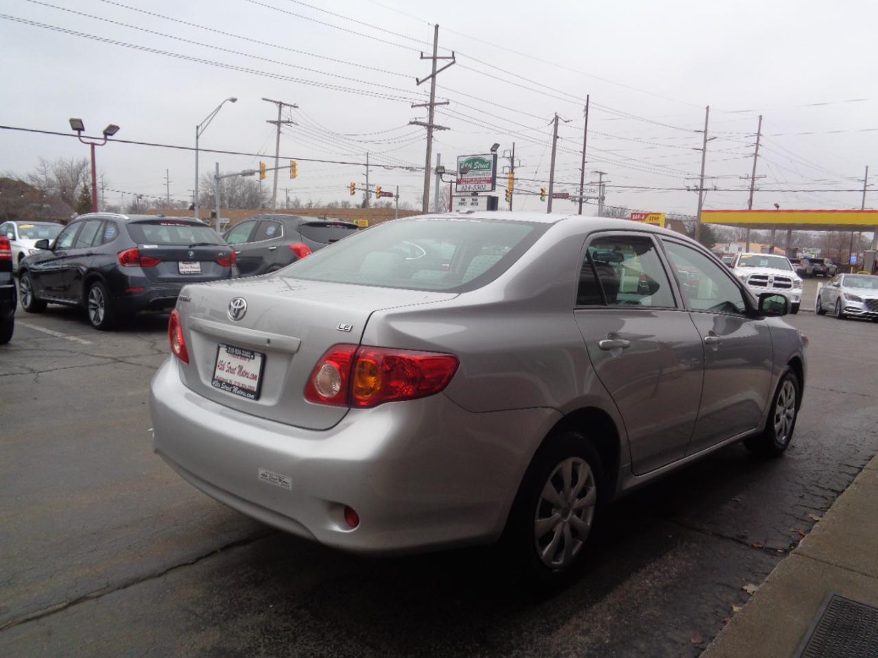 Toyota Corolla 4dr Sdn LE Auto 2010