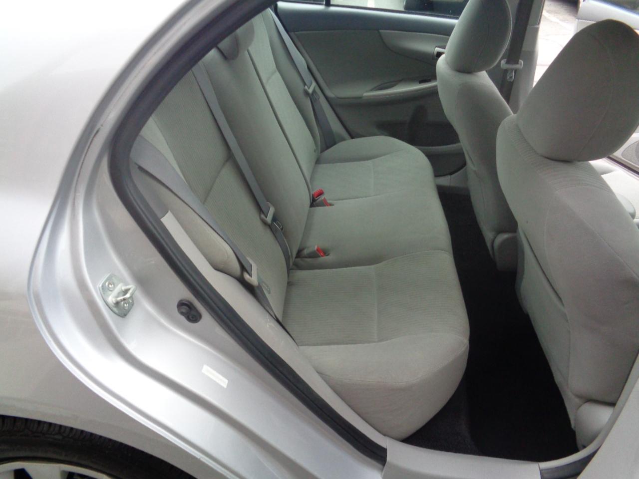 Toyota Corolla 4dr Sdn LE Auto 2010