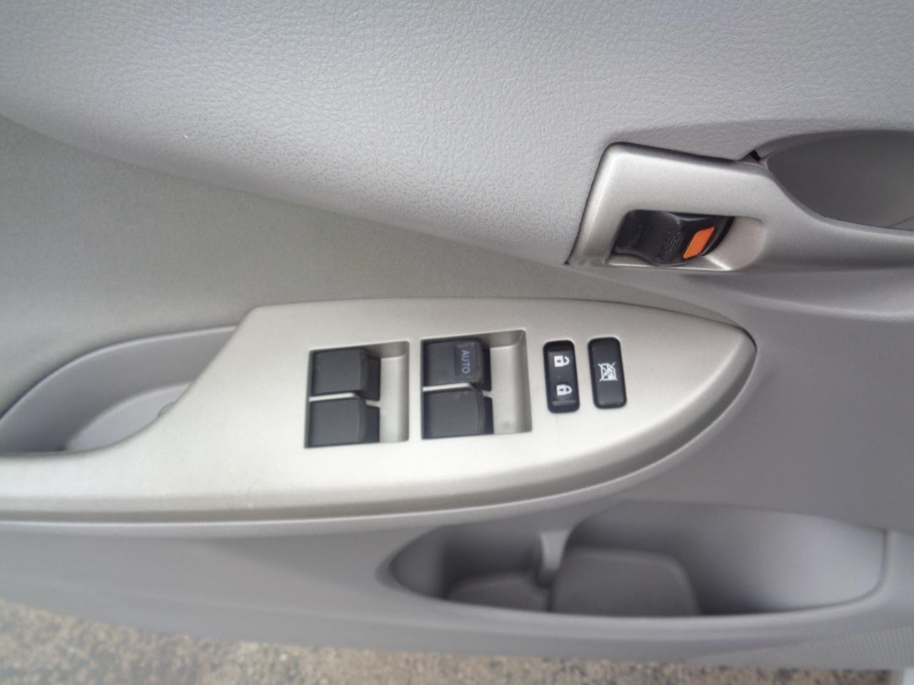 Toyota Corolla 4dr Sdn LE Auto 2010