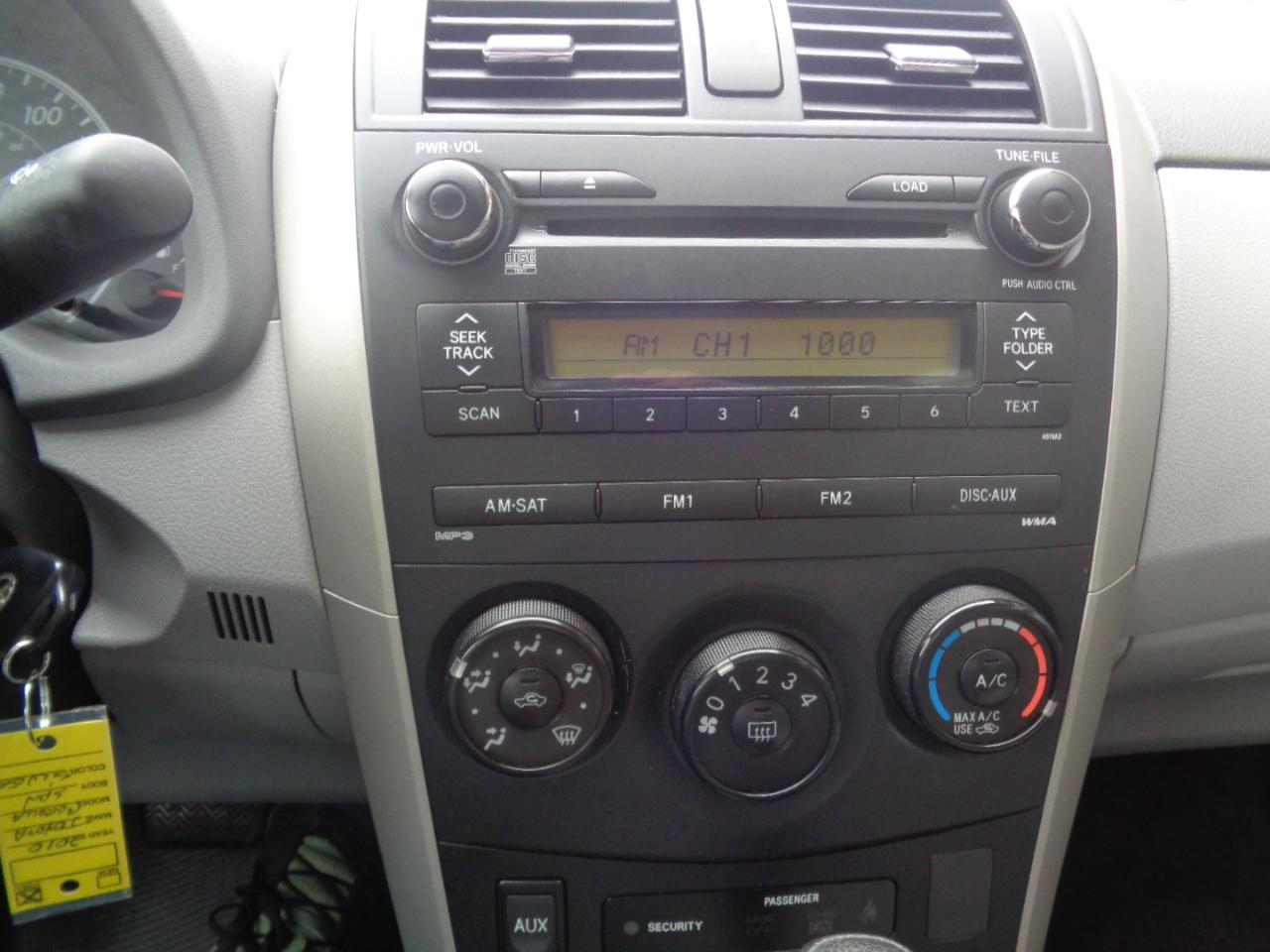 Toyota Corolla 4dr Sdn LE Auto 2010