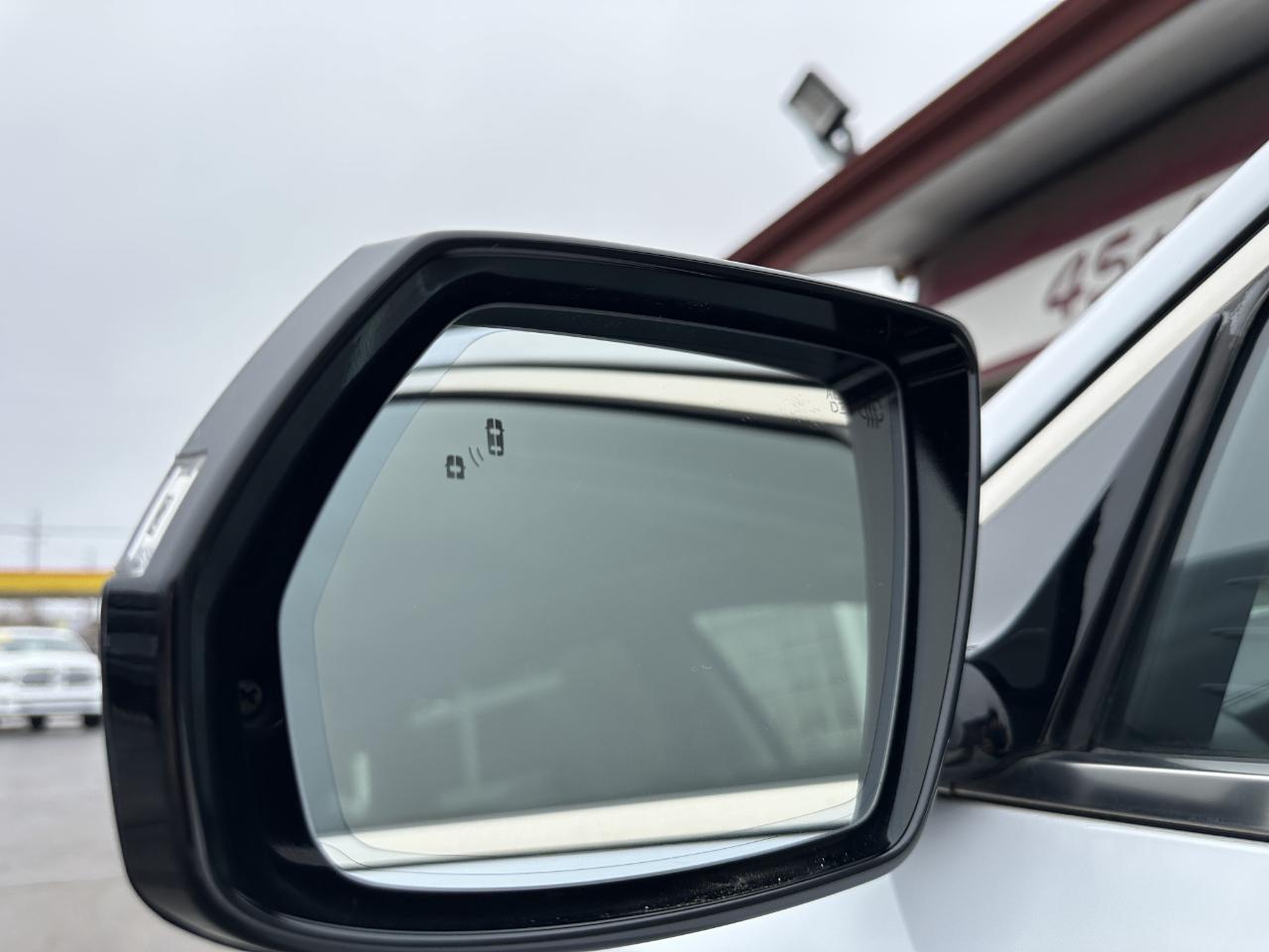 Hyundai Genesis 4dr Sdn V6 3.8L AWD 2016