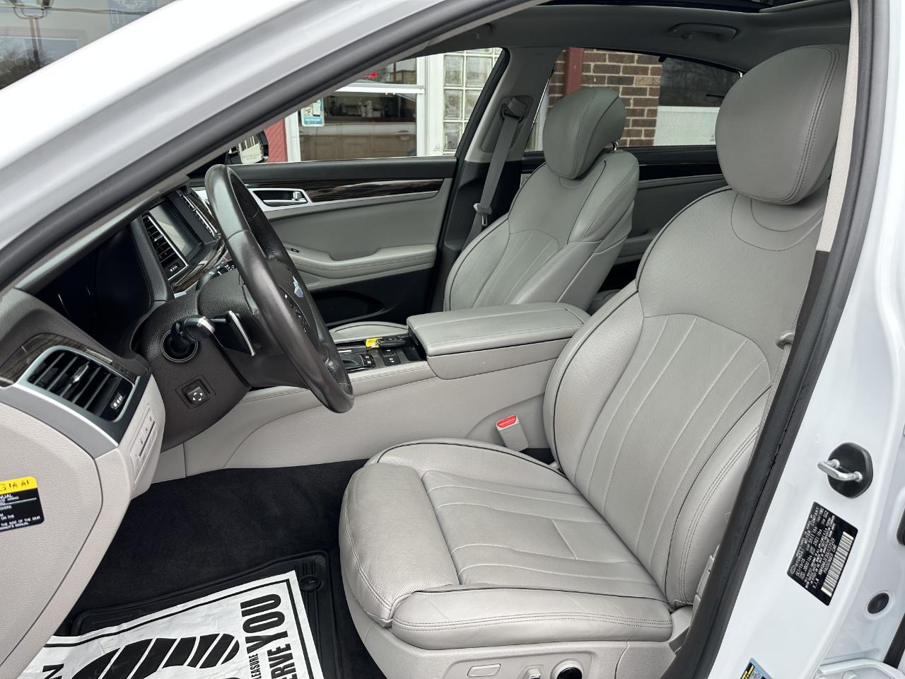 Hyundai Genesis 4dr Sdn V6 3.8L AWD 2016