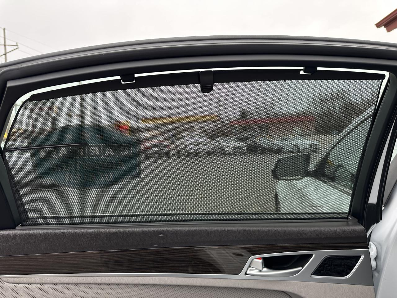 Hyundai Genesis 4dr Sdn V6 3.8L AWD 2016