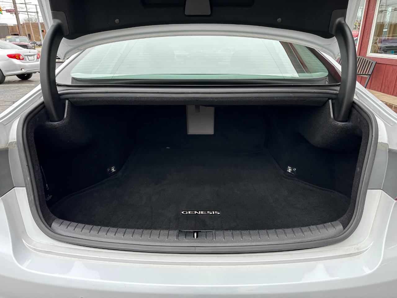 Hyundai Genesis 4dr Sdn V6 3.8L AWD 2016