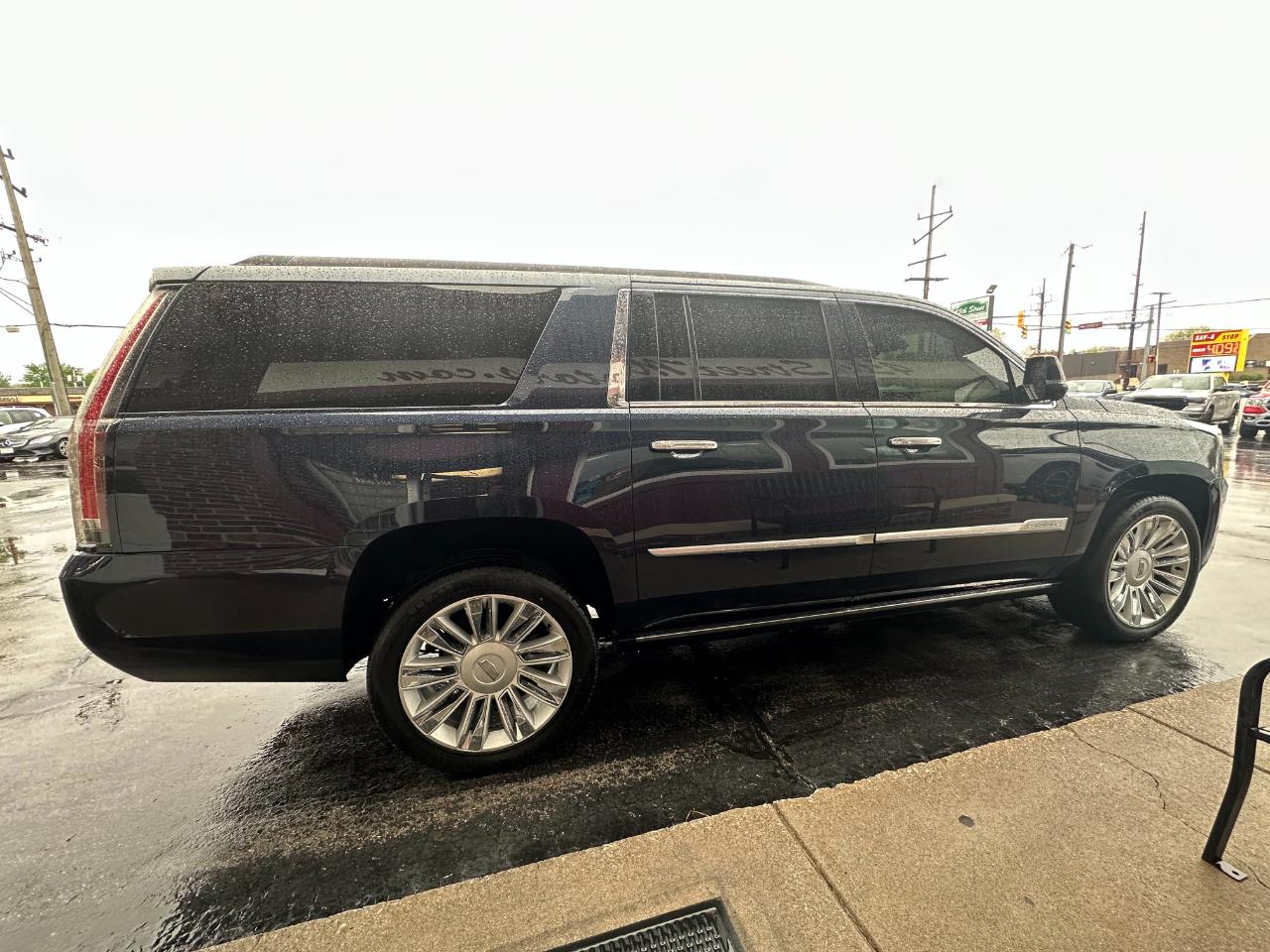 Cadillac Escalade ESV 4WD 4dr Platinum 2018