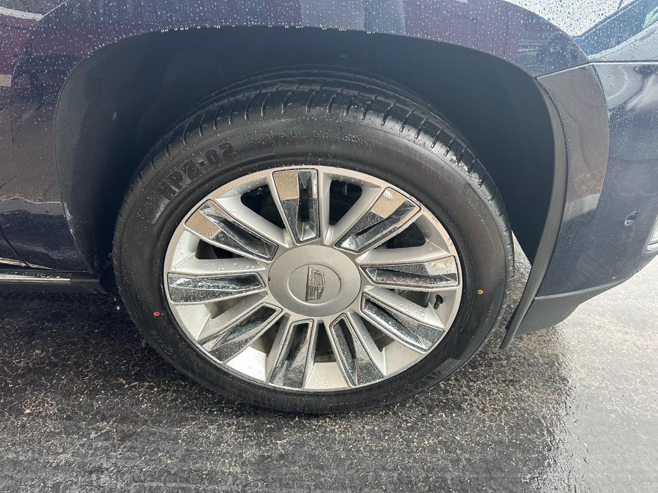 Cadillac Escalade ESV 4WD 4dr Platinum 2018