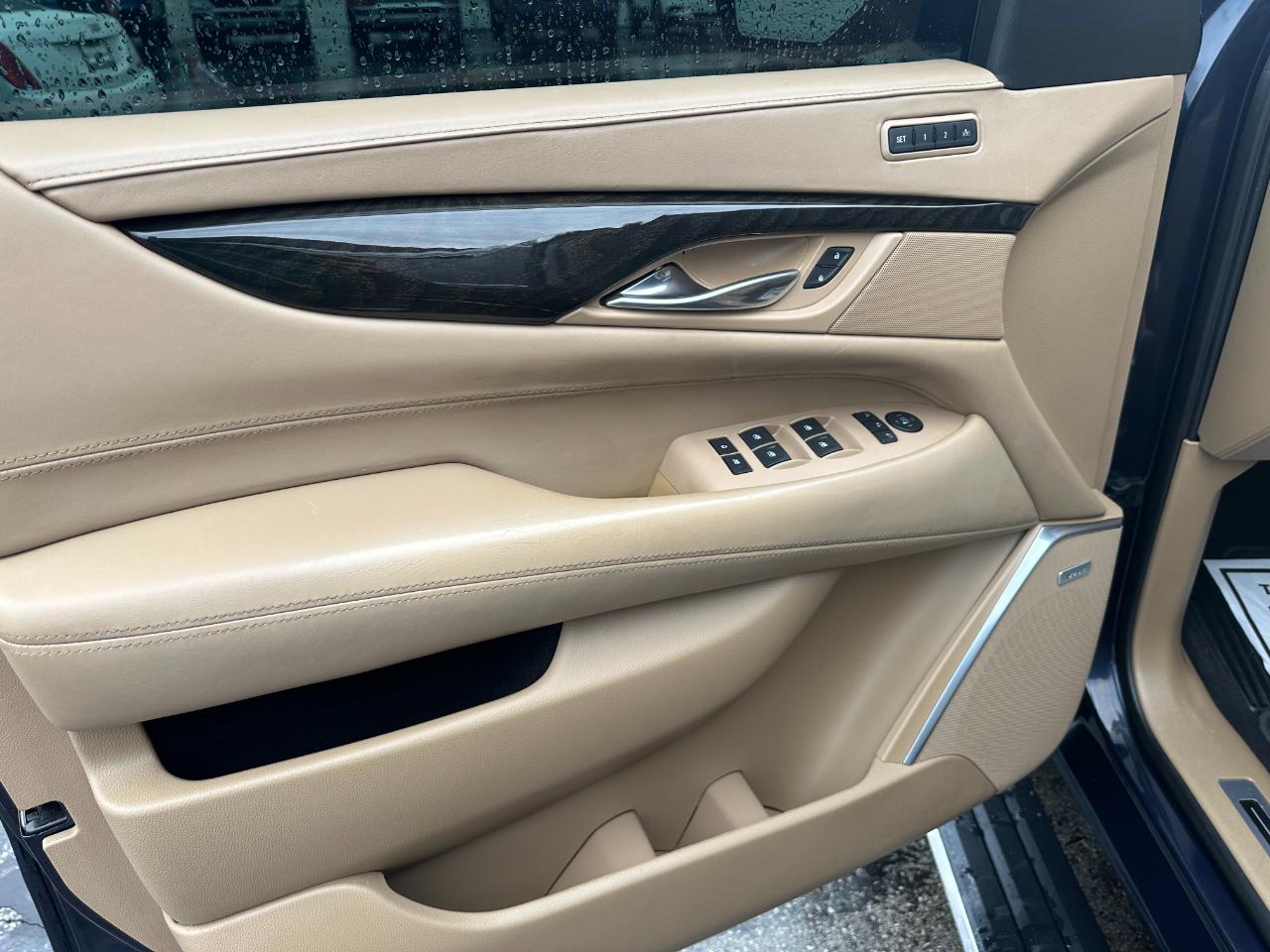 Cadillac Escalade ESV 4WD 4dr Platinum 2018