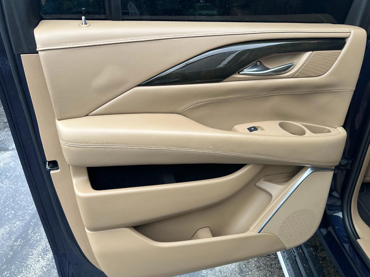 Cadillac Escalade ESV 4WD 4dr Platinum 2018