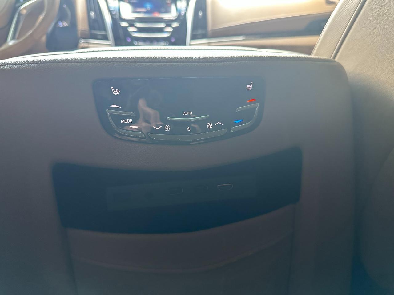 Cadillac Escalade ESV 4WD 4dr Platinum 2018