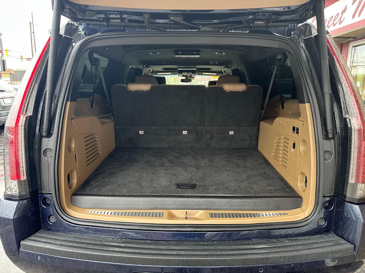 Cadillac Escalade ESV 4WD 4dr Platinum 2018