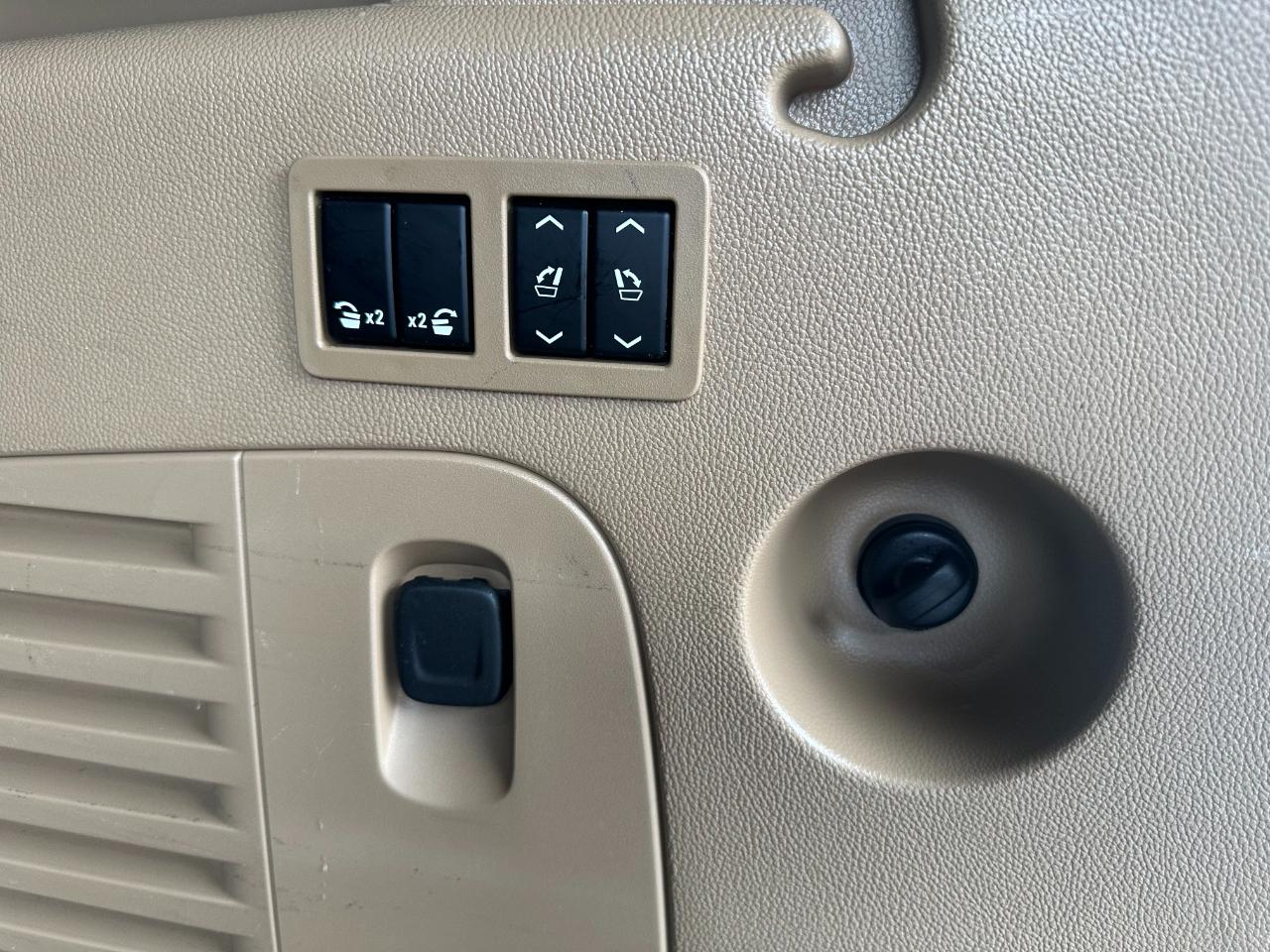 Cadillac Escalade ESV 4WD 4dr Platinum 2018