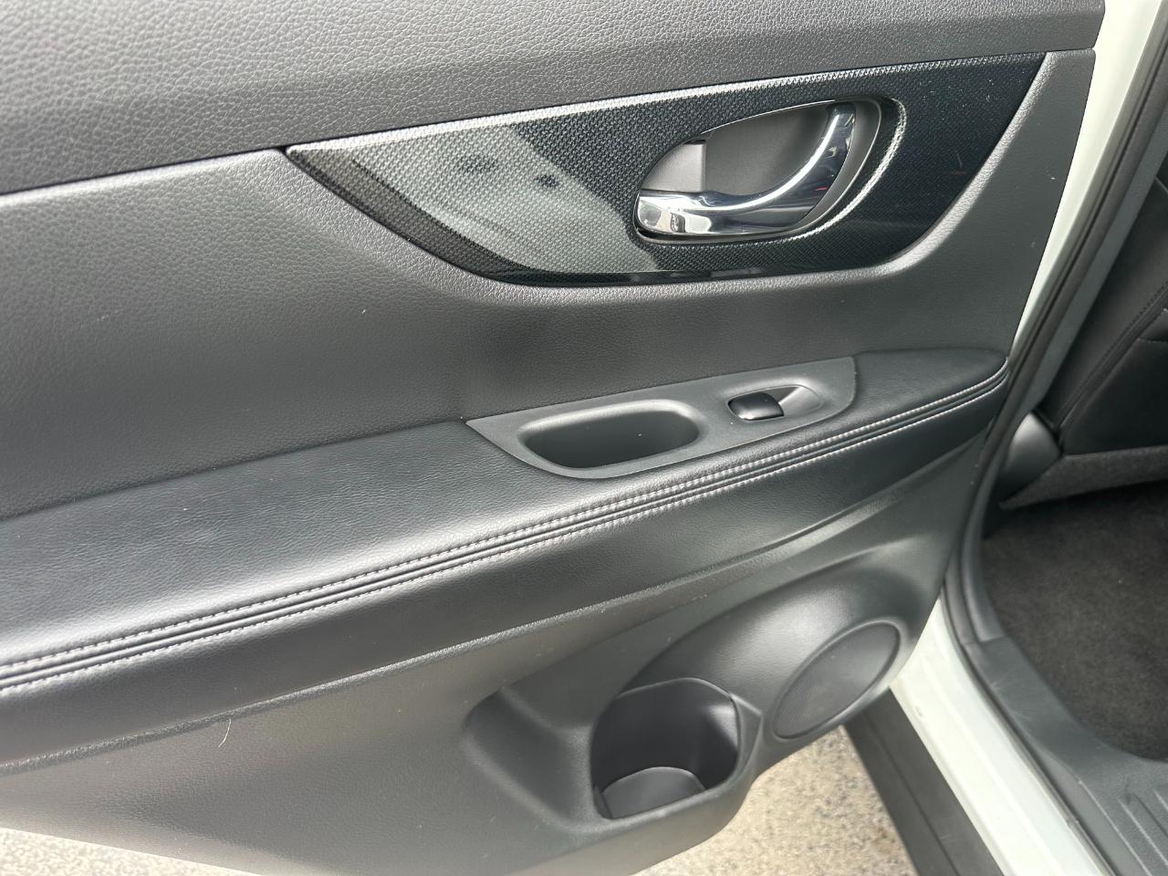 Nissan Rogue AWD 4dr SV 2016