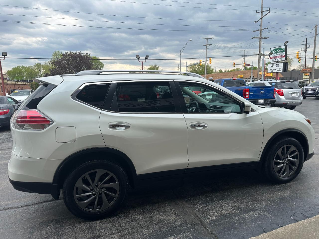 Nissan Rogue AWD 4dr SV 2016