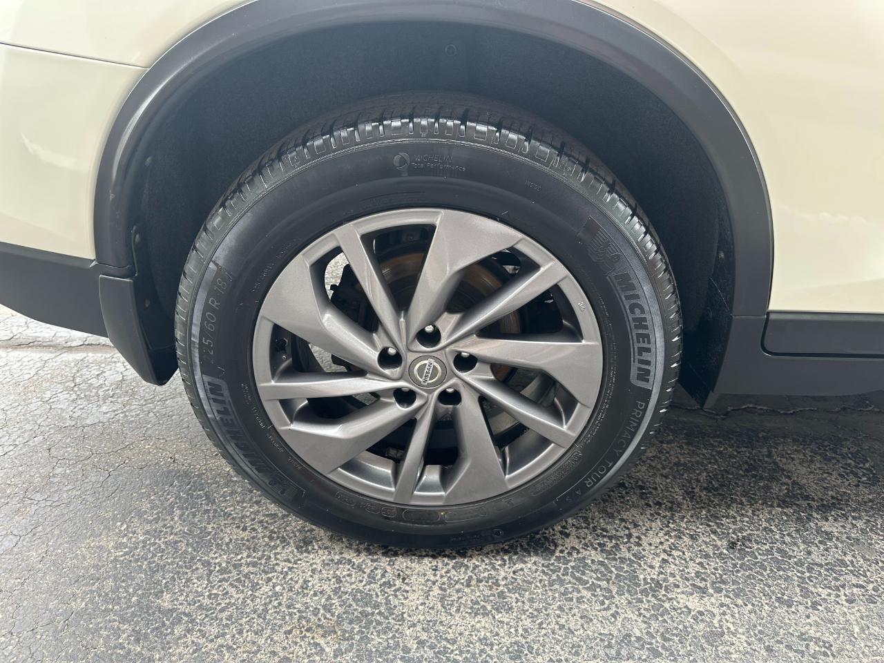 Nissan Rogue AWD 4dr SV 2016