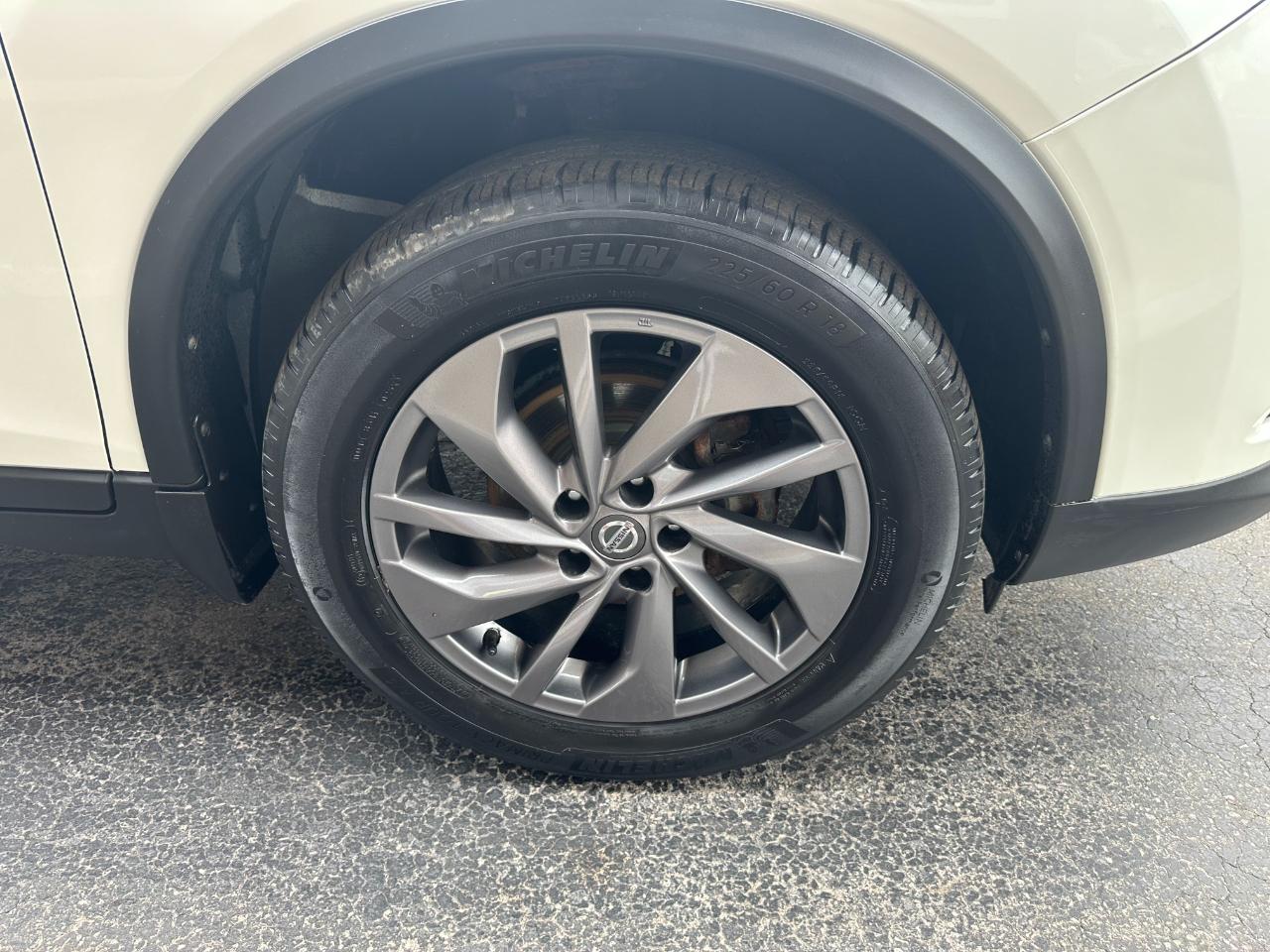 Nissan Rogue AWD 4dr SV 2016