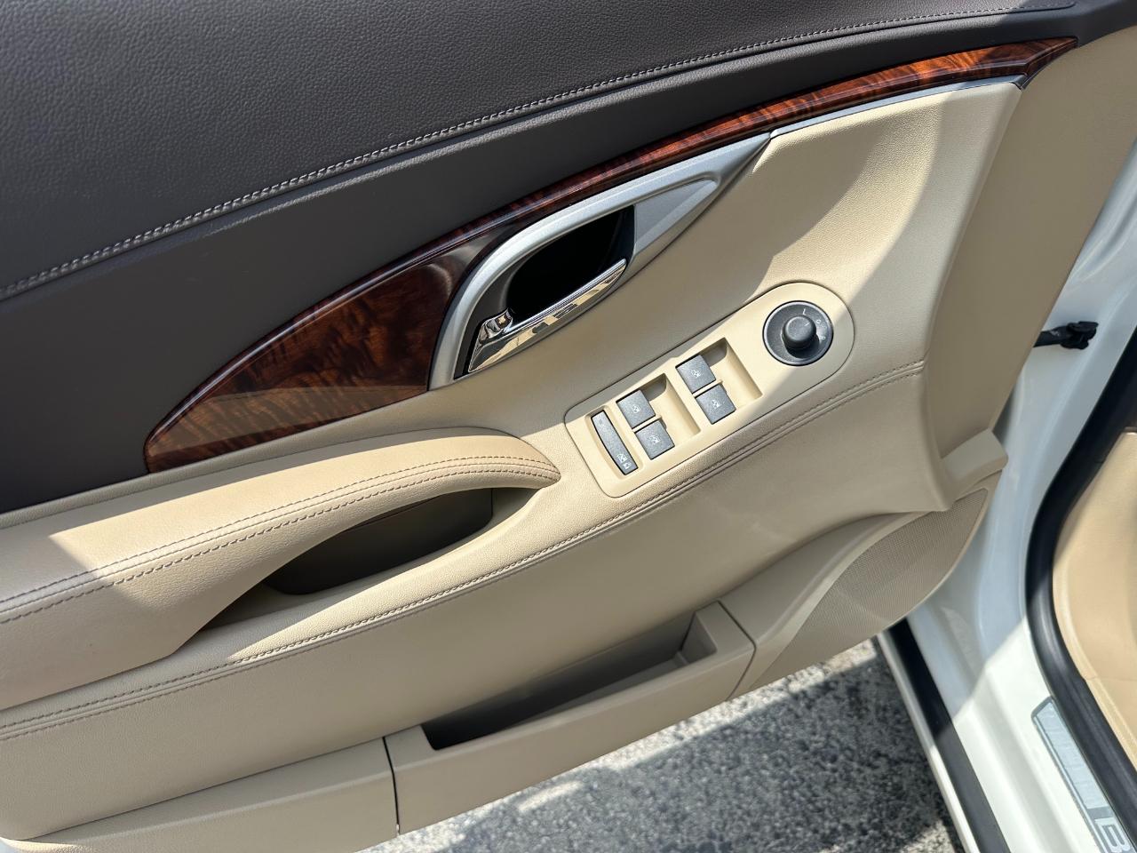 Buick LaCrosse 4dr Sdn CXL FWD 2011