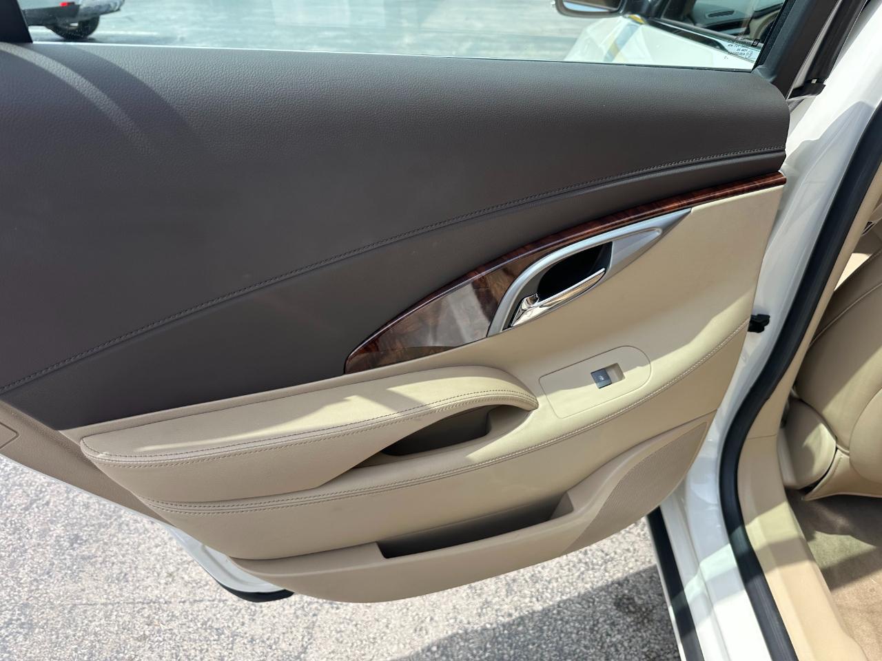 Buick LaCrosse 4dr Sdn CXL FWD 2011
