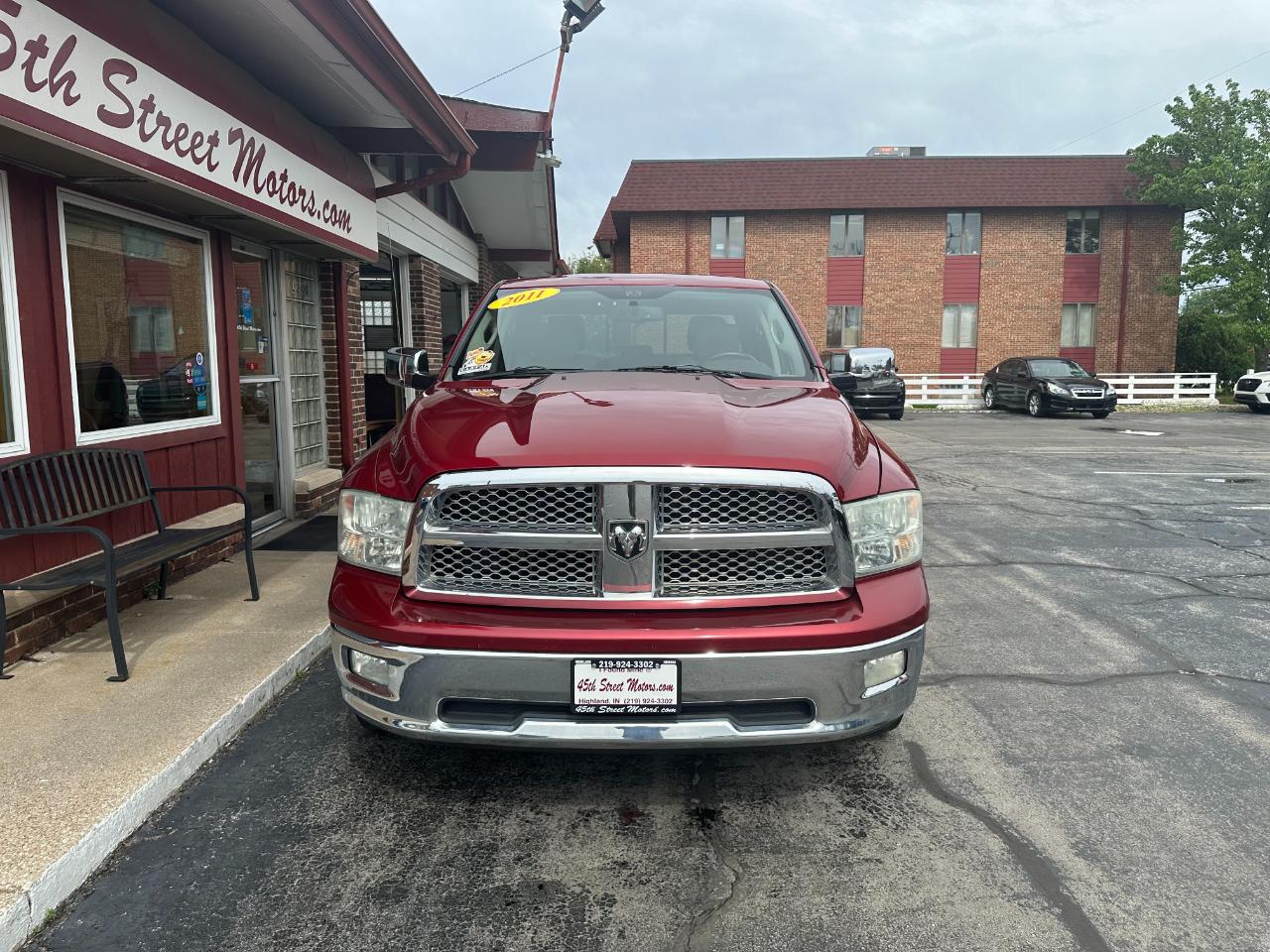 RAM 1500 2WD Crew Cab 140.5" Laramie 2011