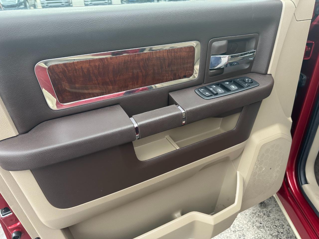 RAM 1500 2WD Crew Cab 140.5" Laramie 2011