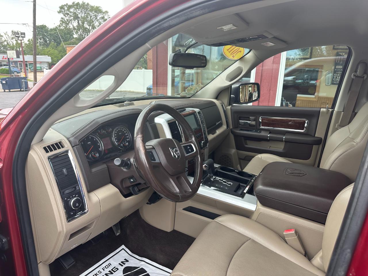 RAM 1500 2WD Crew Cab 140.5" Laramie 2011
