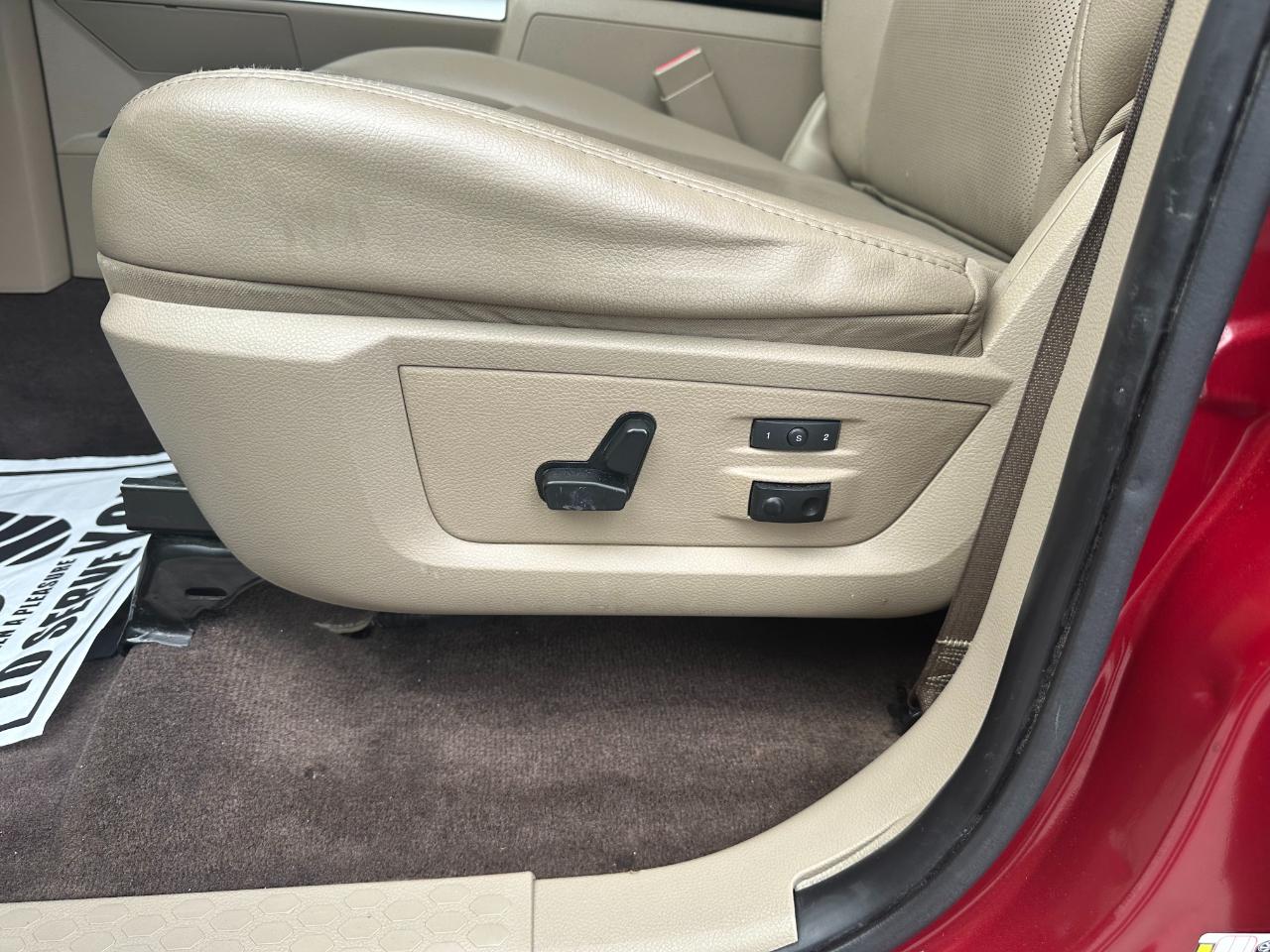 RAM 1500 2WD Crew Cab 140.5" Laramie 2011