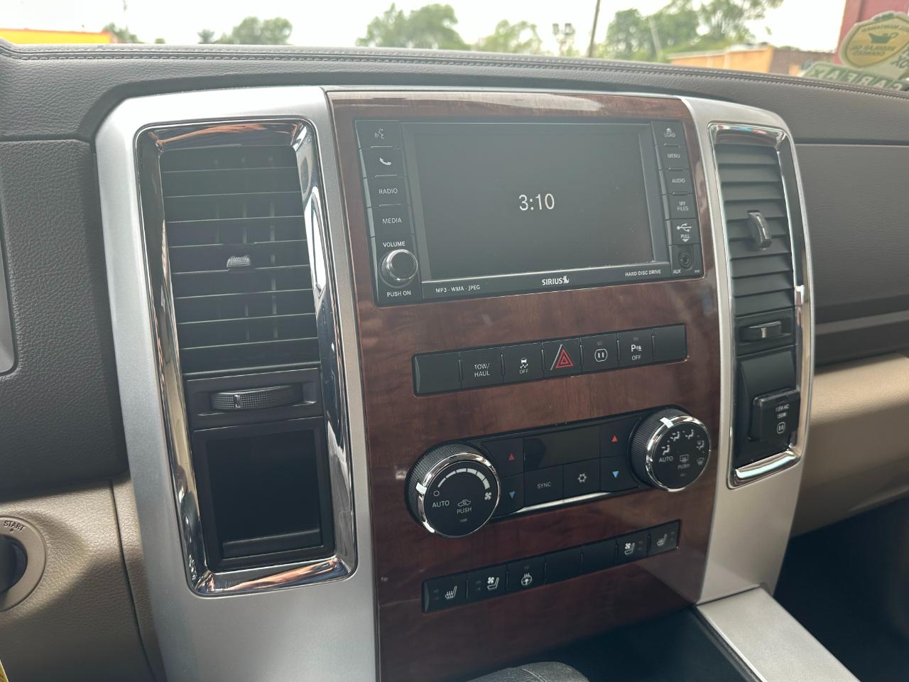 RAM 1500 2WD Crew Cab 140.5" Laramie 2011