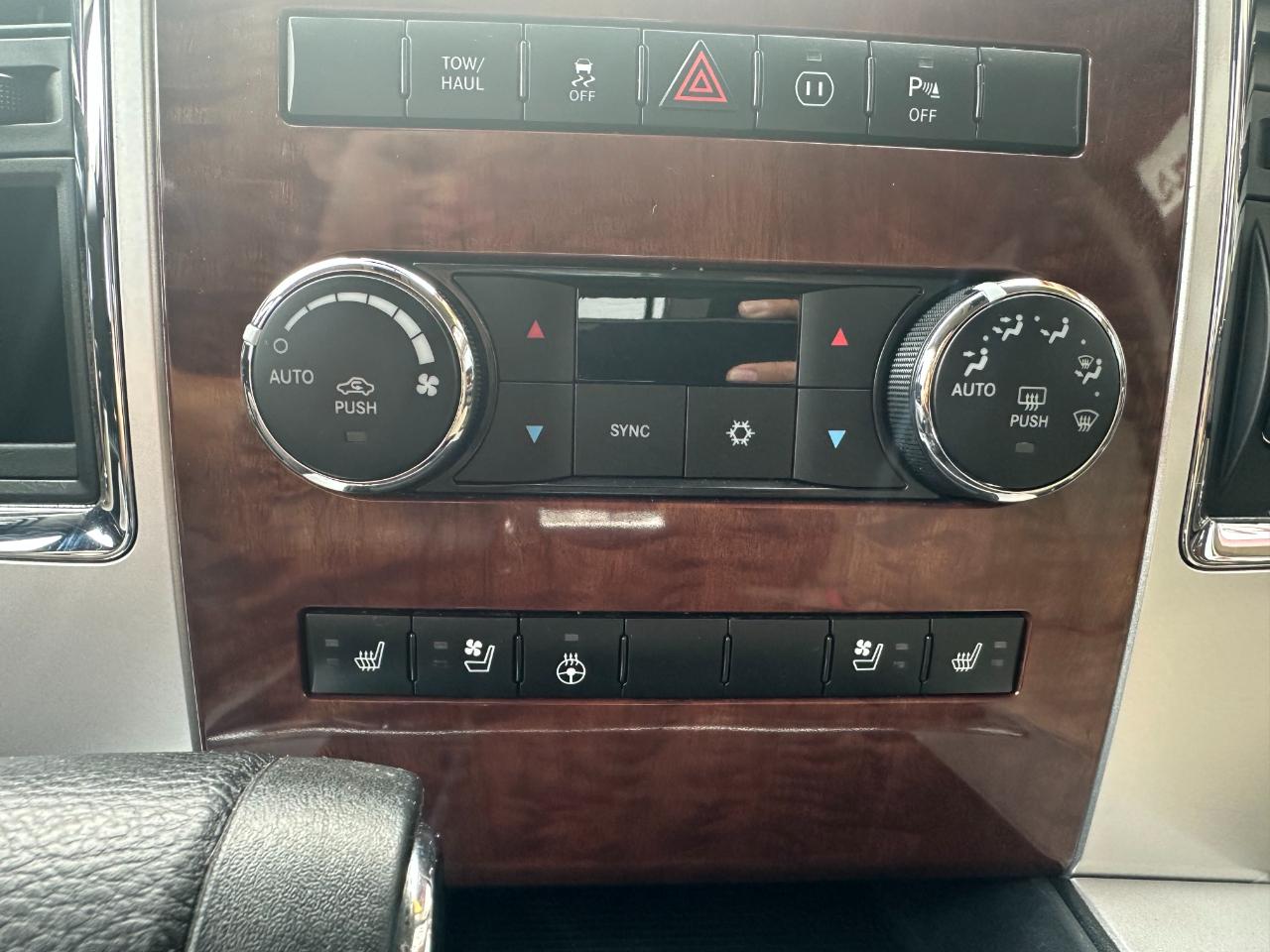 RAM 1500 2WD Crew Cab 140.5" Laramie 2011