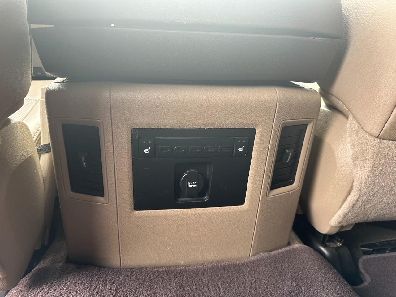 RAM 1500 2WD Crew Cab 140.5" Laramie 2011