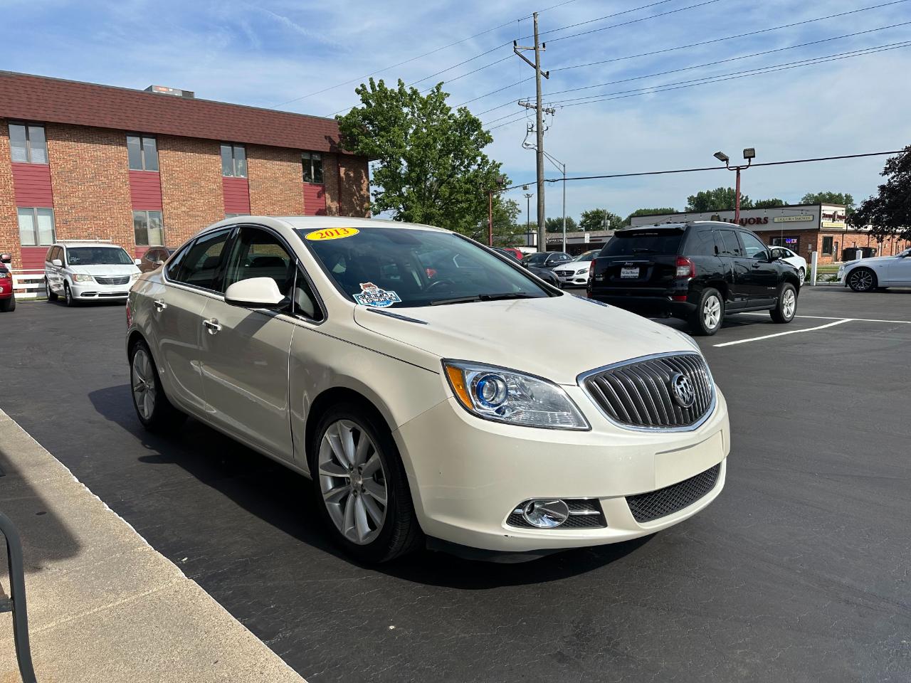 Buick Verano 4dr Sdn Leather Group 2013