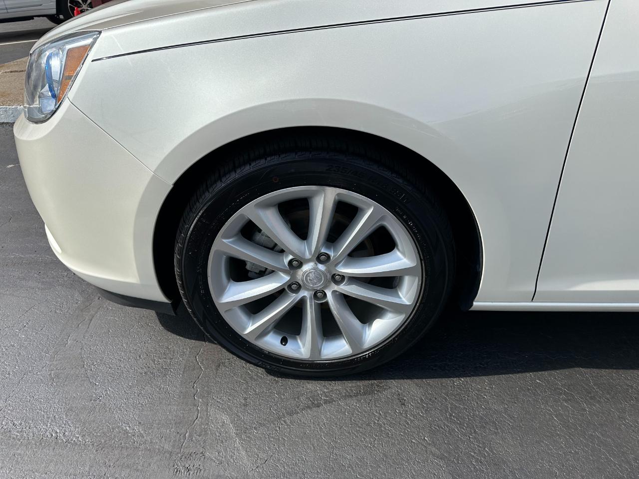 Buick Verano 4dr Sdn Leather Group 2013