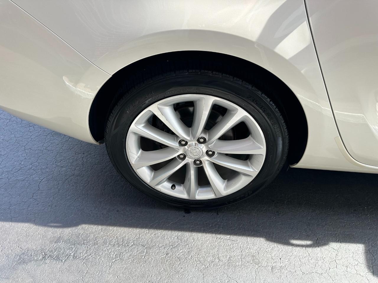 Buick Verano 4dr Sdn Leather Group 2013