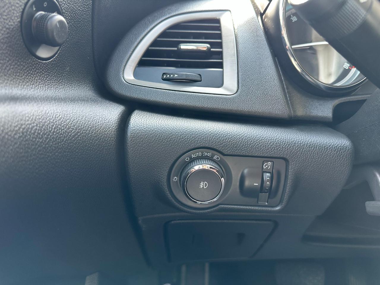 Buick Verano 4dr Sdn Leather Group 2013