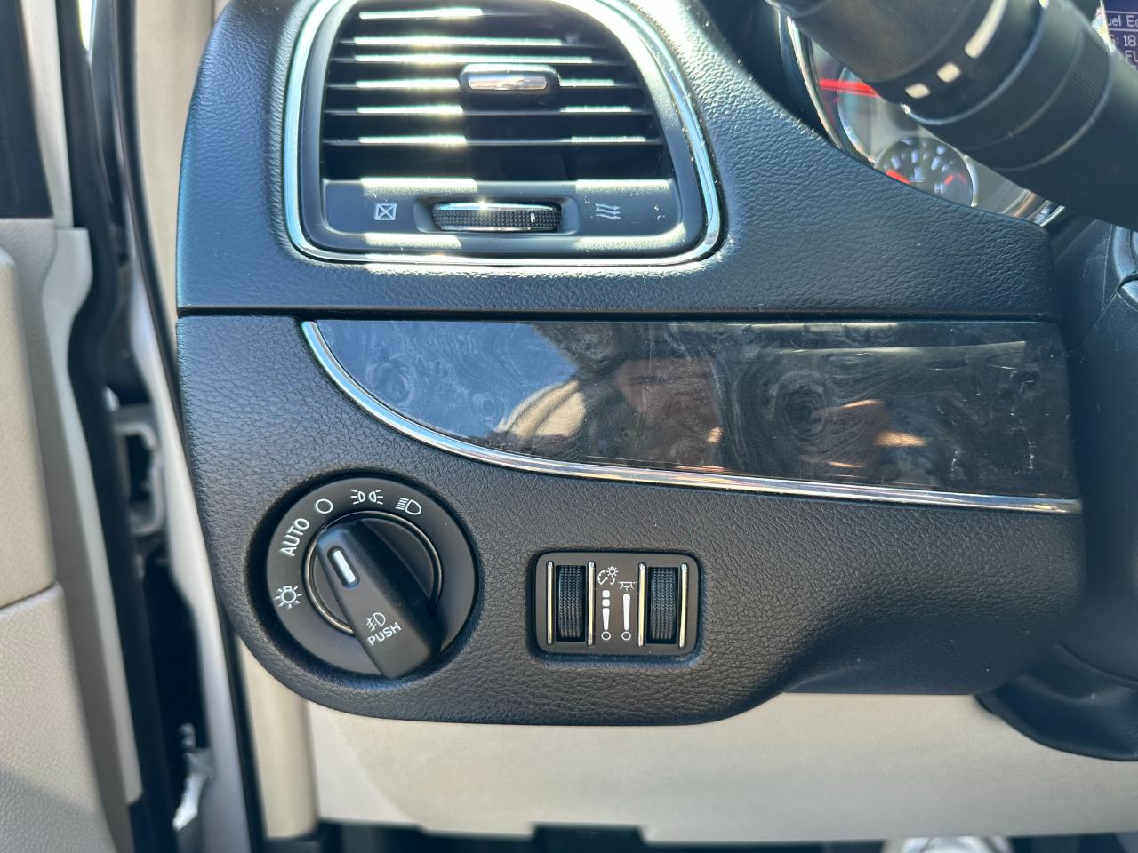 Chrysler Town & Country 4dr Wgn Touring 2014