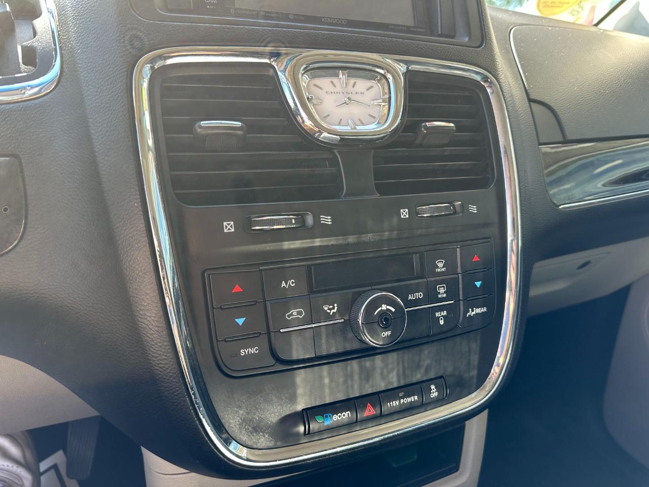 Chrysler Town & Country 4dr Wgn Touring 2014
