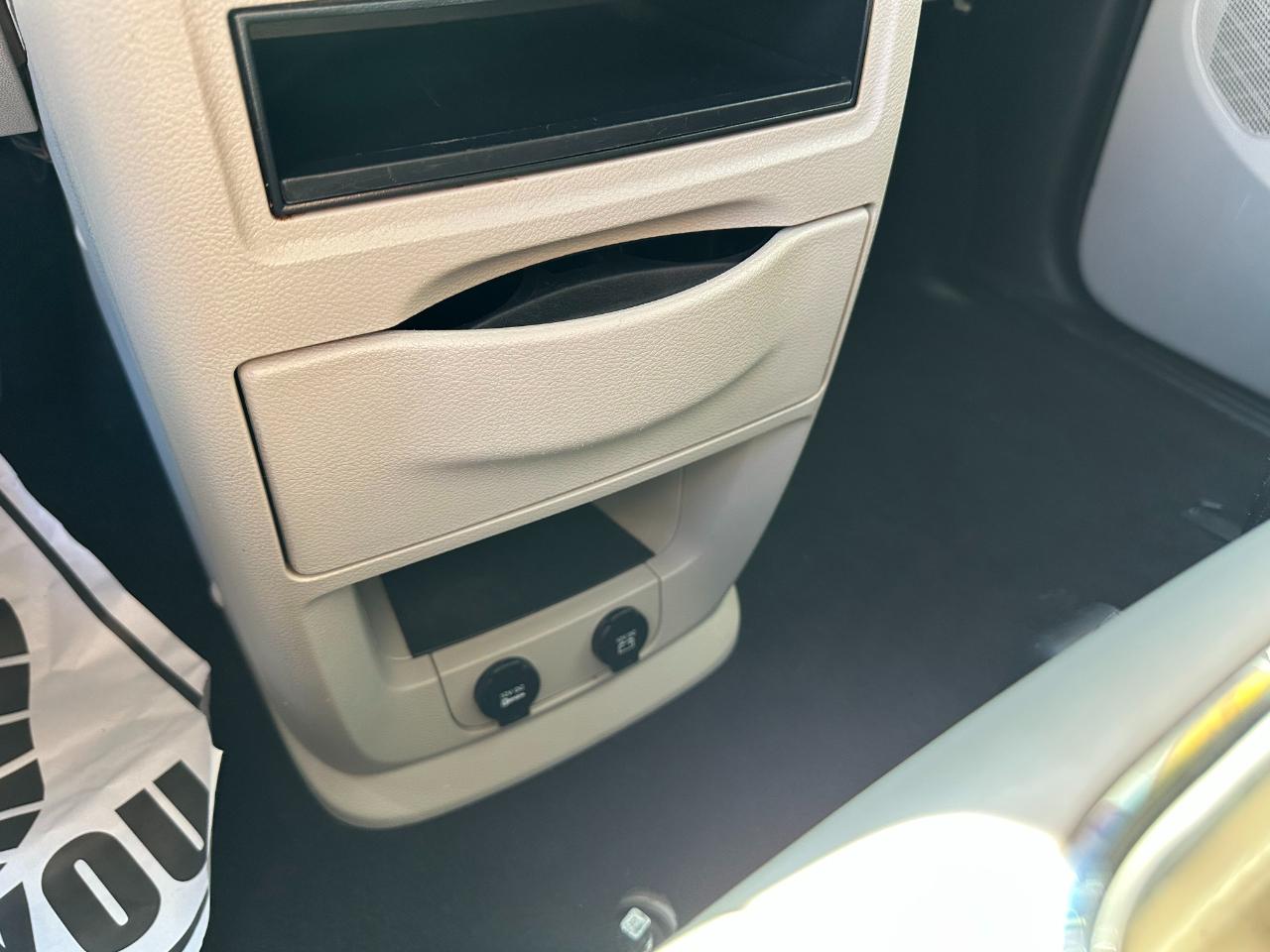 Chrysler Town & Country 4dr Wgn Touring 2014