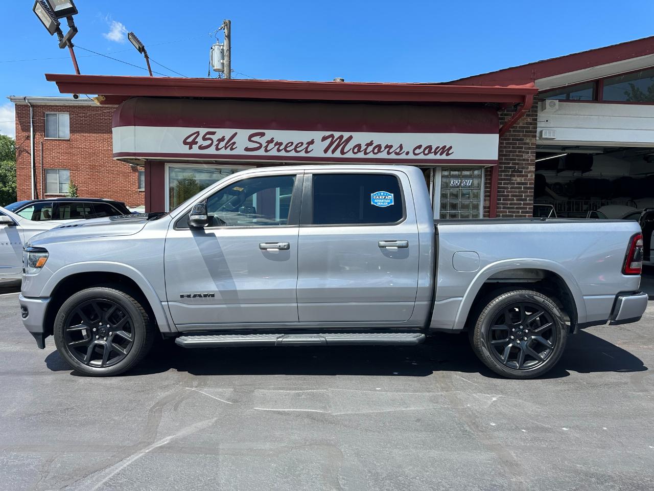 RAM 1500 Laramie 4x4 Crew Cab 5'7" Box 2022