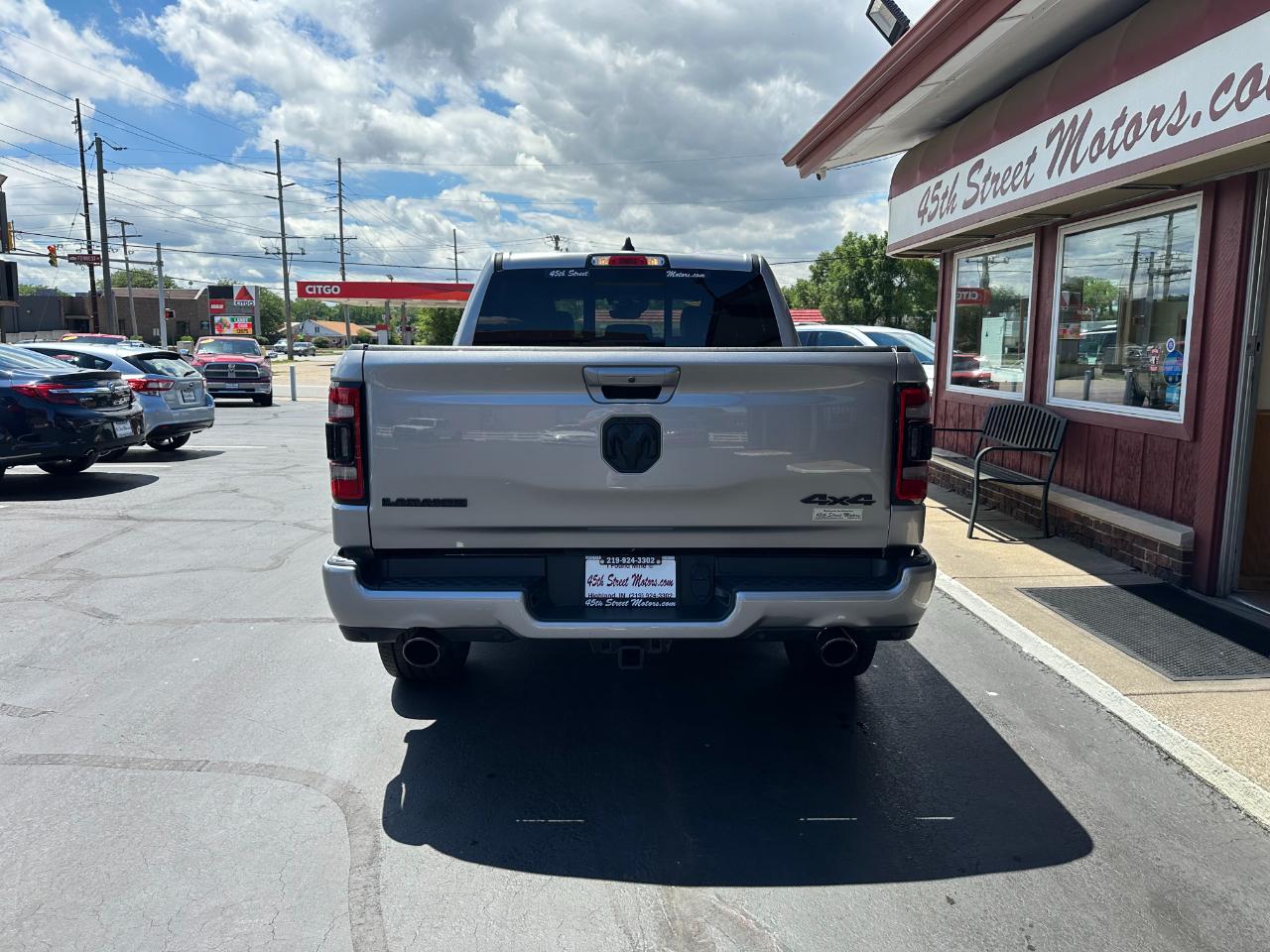 RAM 1500 Laramie 4x4 Crew Cab 5'7" Box 2022