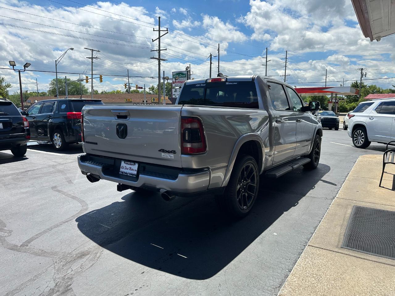 RAM 1500 Laramie 4x4 Crew Cab 5'7" Box 2022