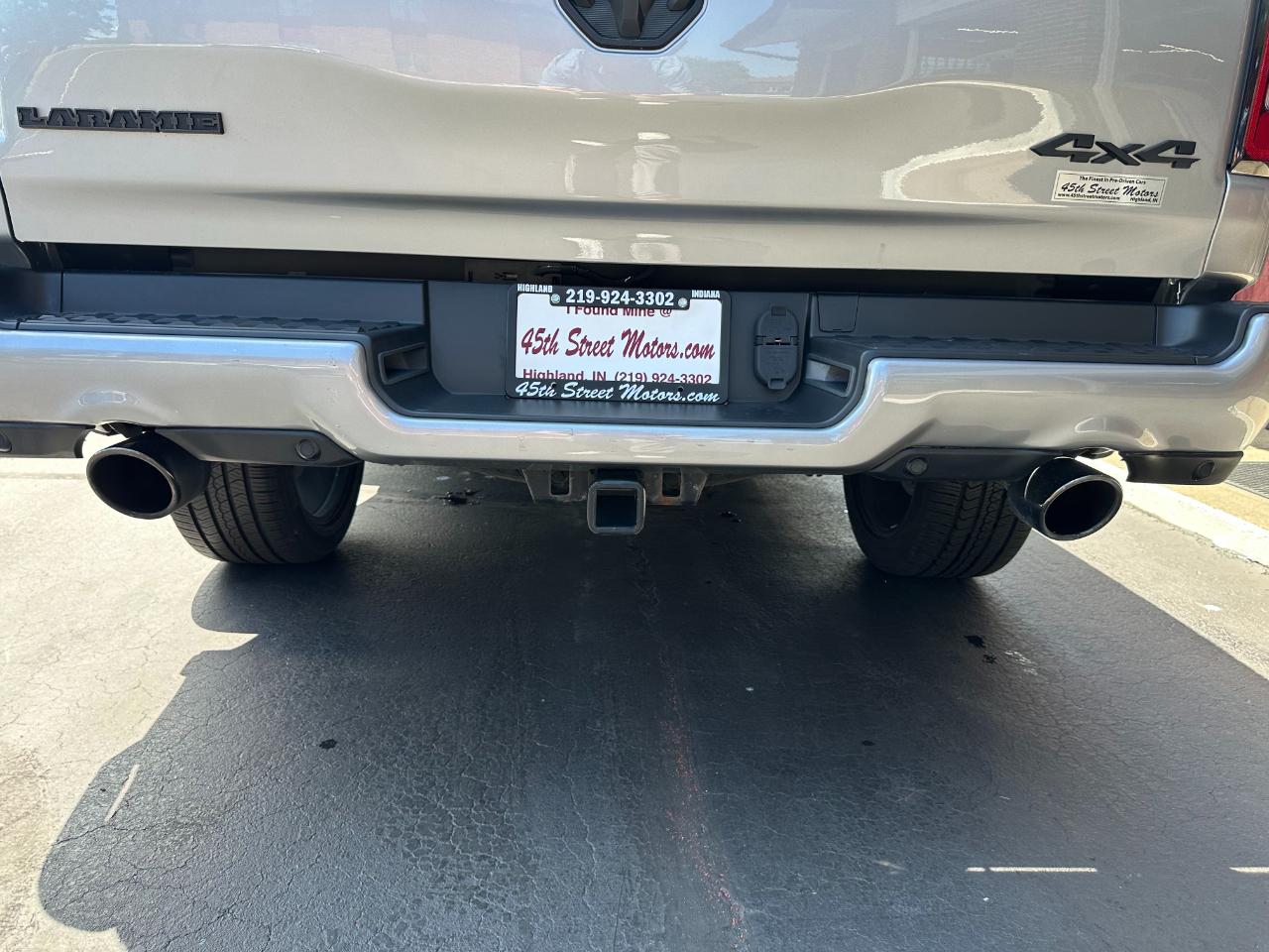 RAM 1500 Laramie 4x4 Crew Cab 5'7" Box 2022