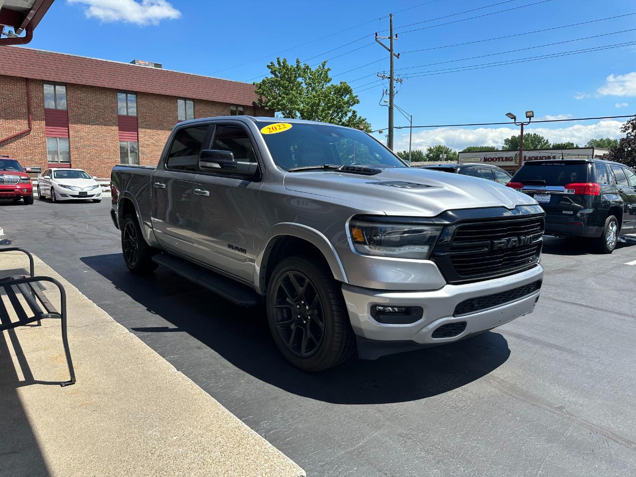 RAM 1500 Laramie 4x4 Crew Cab 5'7" Box 2022