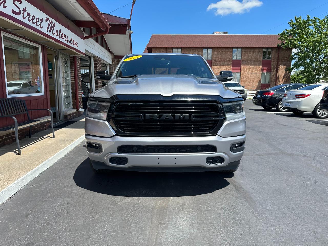 RAM 1500 Laramie 4x4 Crew Cab 5'7" Box 2022