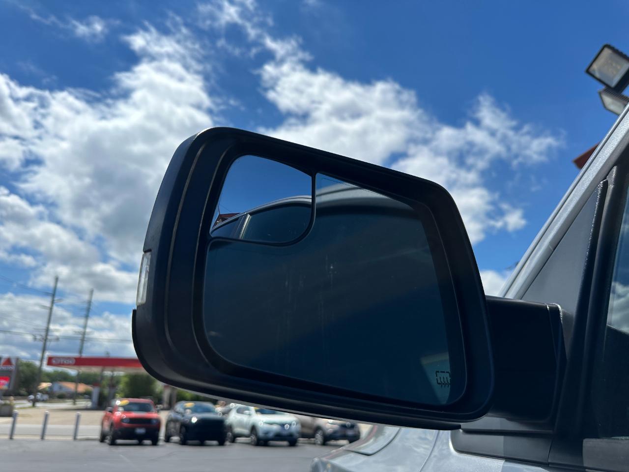 RAM 1500 Laramie 4x4 Crew Cab 5'7" Box 2022