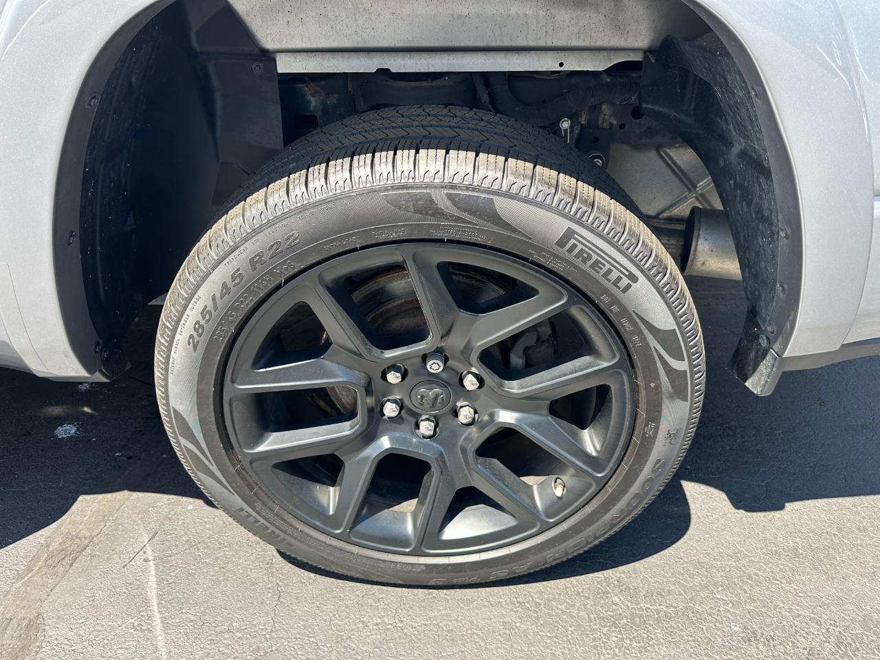 RAM 1500 Laramie 4x4 Crew Cab 5'7" Box 2022
